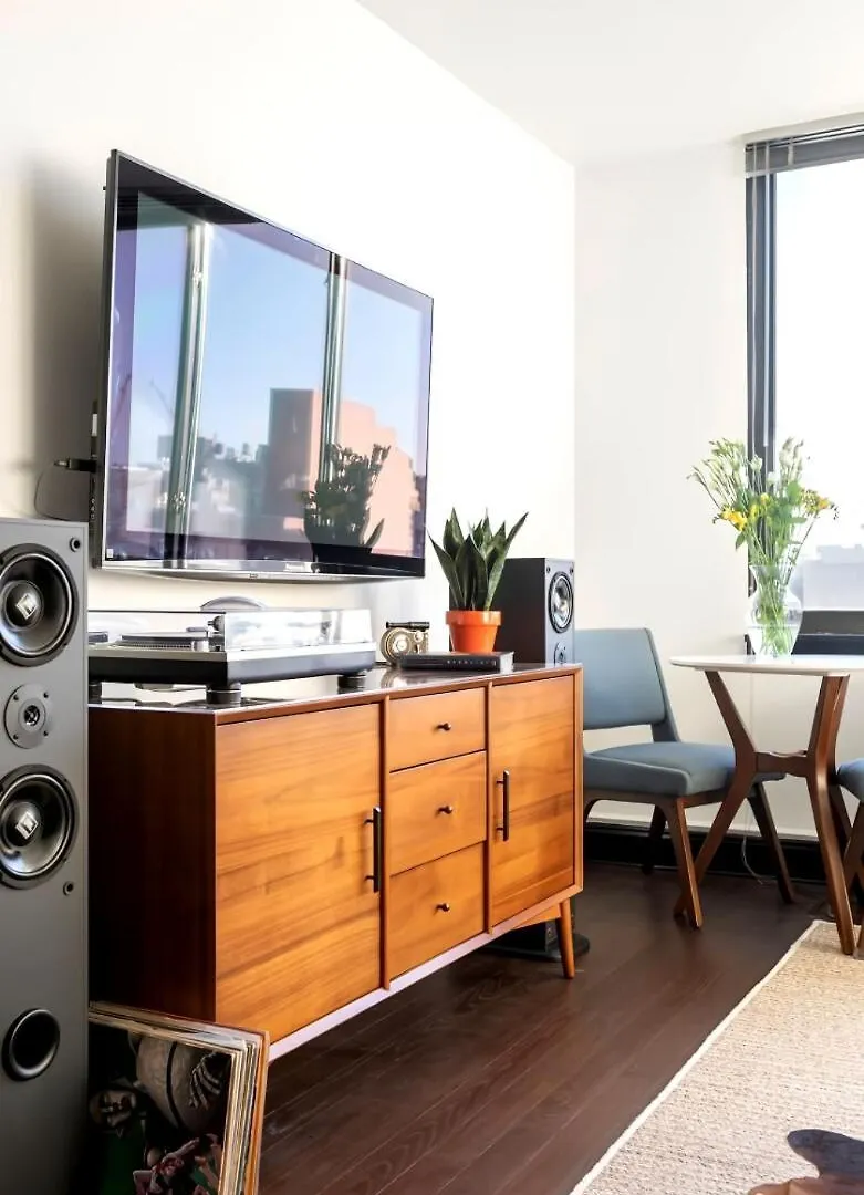 Doorman! High Floor! Views! Elevator! Free Gym! Apartment New York